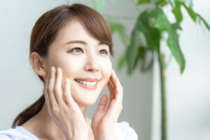 ヒアルロン酸を注入した女性