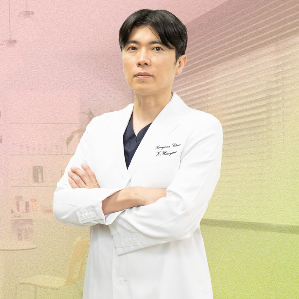 お勧めの人を説明している美容外科医