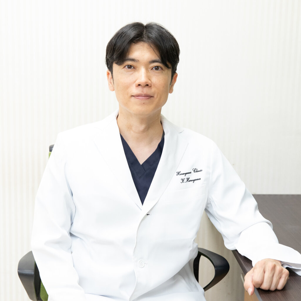 埋没法の説明をしている医師