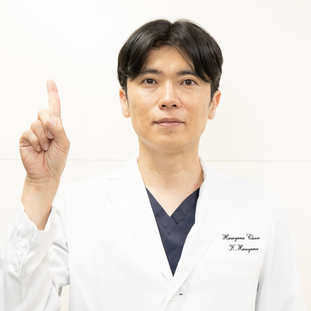 お勧めの方について説明している医師